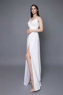 Лаконичное длинное свадебное платье ЕВА с разрезом по ноге в стиле минимализм с легким серебристым мерцанием купить недорого в салоне Princesse de Paris в СПБ