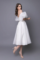 Лаконичное свадебное платье ЗЕФИР миди со съемными рукавами-фонариками из восковой органзы в стиле минимализм купить недорого в салоне Princesse de Paris в СПБ