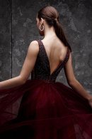Свадебное платье Илия - легкое, удобное, цвет марсала (бордо, спелая вишня), простое, непышное, разрез по ноге, недорого в свадебном салоне Princesse de Paris СПБ