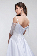 Оригинальное и стильное свадебное платье ЛЕТИЦИЯ с имитацией спущенных плечиков , расшитых бисером в свадебном салоне Princesse de Paris