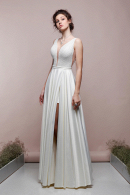 Недорогое легкое летнее свадебное платье ЛИЗА с юбкой из стрейч-атласа в свадебном салоне Princasse de Paris