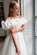 Очаровательное свадебное платье МЕРИ миди с разрезом по ноге из матовой органзы в стиле минимализм на роспись, для второго брака купить недорого в салоне Princesse de Paris в СПБ