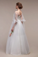 Легкое воздушное свадебное платье МИЧЕЛИНА в стиле бохо с длинными пышными рукавами-фонариками и фатиновой юбкой, закрытым лифом и спинкой, для венчания купить недорого в свадебном салоне Princesse de Paris