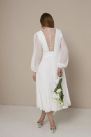 Закрытое свадебное платье из шифона ПОДИУМ миди с рукавами купить недорого в салоне Princesse de Paris в СПБ.