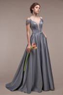 Стильное атласное платье РОБЕРТА - А-силуэт, приспущенные плечики, расколотый корсет, элегантное, легкое, с карманами, отделка - вышивка бисером, цвет пудра (пыльная роза) купить недорого в свадебном салоне Princesse de Paris