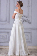 Свадебное платье из атласа СЮЗАННА с открытыми плечами, юбка А-силуэт без кружева с карманами купить недорого в салоне Princesse de Paris в СПБ.