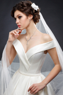 Свадебное платье из атласа СЮЗАННА с открытыми плечами, юбка А-силуэт без кружева с карманами купить недорого в салоне Princesse de Paris в СПБ.