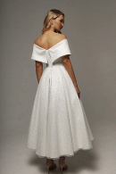 Блестящее свадебное платье ХАГГИС миди с открытыми плечами купить в салоне Princesse de Paris в СПБ.