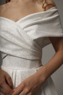 Блестящее свадебное платье ХАГГИС миди с открытыми плечами купить в салоне Princesse de Paris в СПБ.