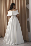 Атласное свадебное платье ХАГГИС с разрезом по ноге и открытыми плечами купить недорого в салоне Princesse de Paris в СПБ.