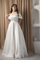 Атласное свадебное платье ХАГГИС с разрезом по ноге и открытыми плечами купить недорого в салоне Princesse de Paris в СПБ.