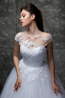 Пышное свадебное платье ЭЛЛИ с кружевным корсетом купить недорого в свадебном салоне Princesse de Paris