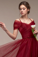 Свадебное платье Эльфия - легкое, удобное, длина миди, простое, непышное, без кружева, без блеска в свадебном салоне Princesse de Paris СПБ