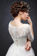 Недорогое свадебное платье ЯНИНА закрытая спинка и зона декольте, с длинными рукавами, из матового стрейч-гипюра с эффектом 3D и невесомой юбкой из евро-фатина на венчание и неторжественную роспись или выездную церемонию, есть большие размеры для полных невест в свадебном салоне  Princesse de Paris